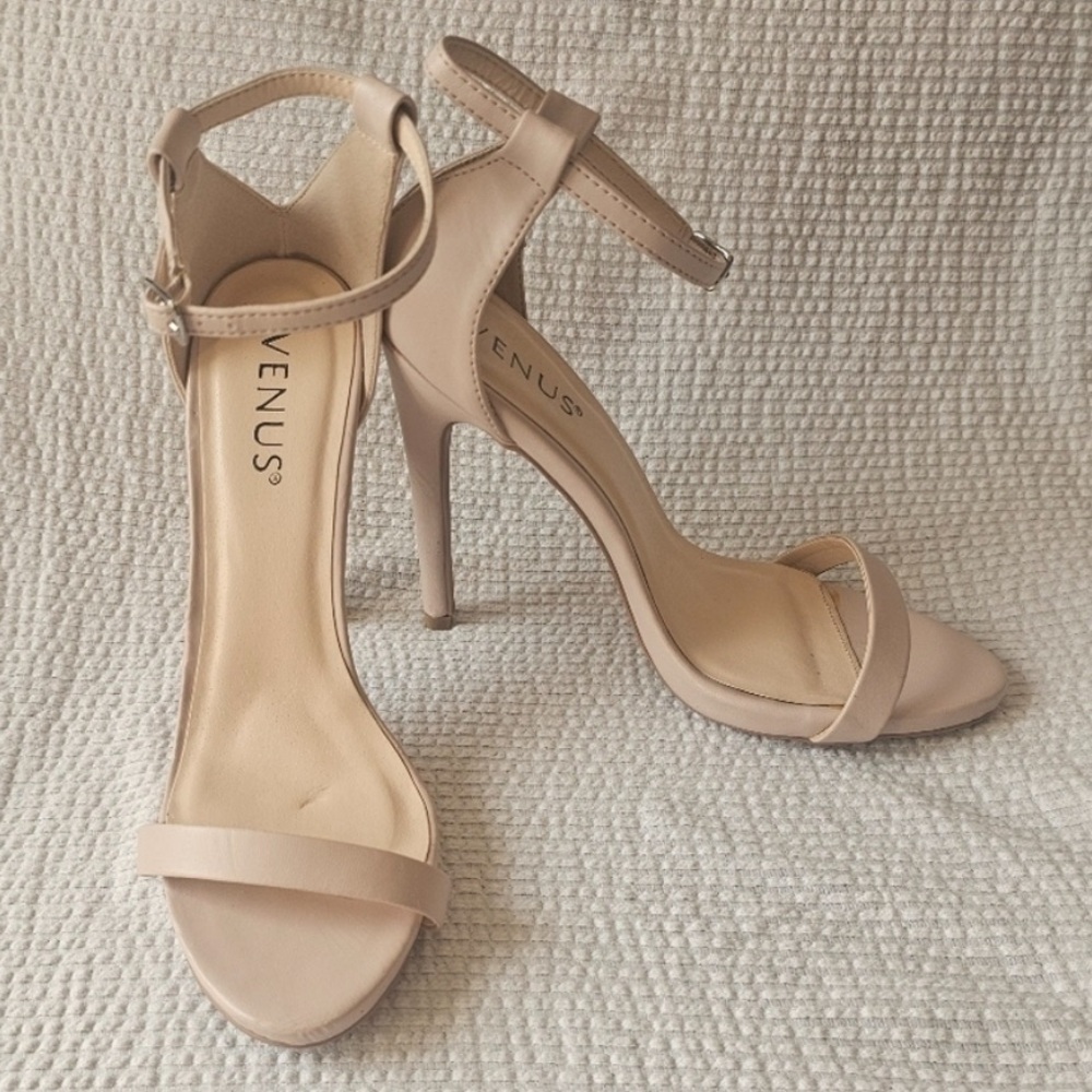 VENUS Nude Heels